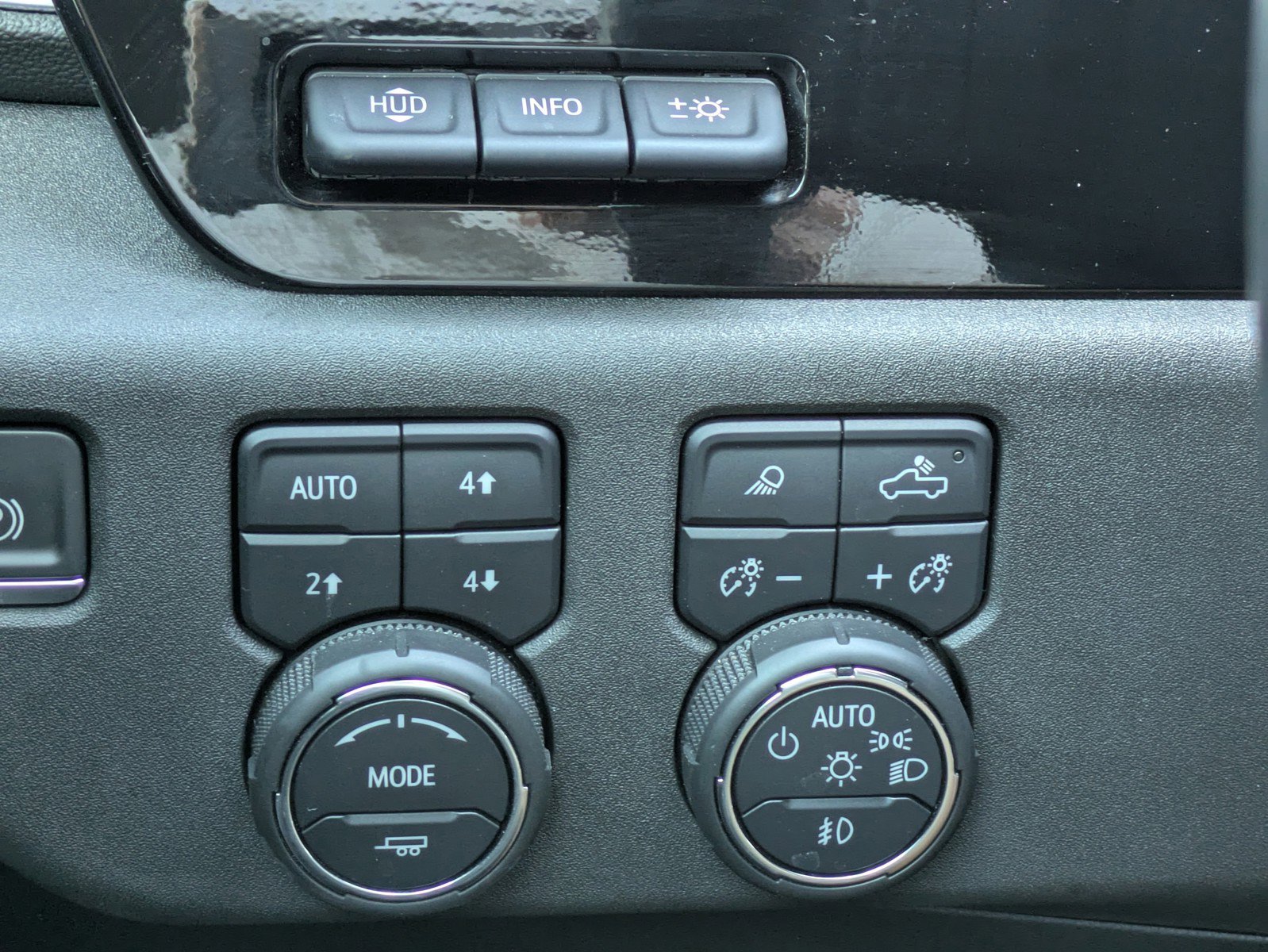 Used 2022 Chevrolet Silverado 1500 LTZ w/ Technology Package AWD/4WD image 21