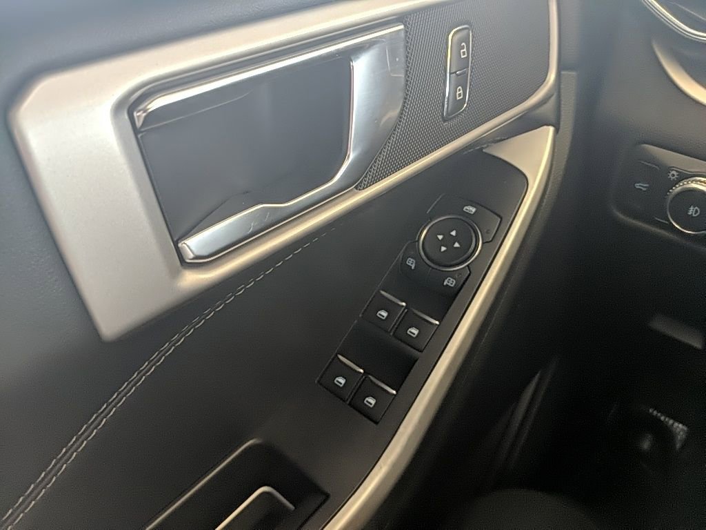 Used 2022 Ford Explorer XLT w/ Equipment Group 202A image 28