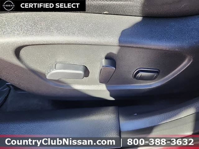 Certified 2017 Nissan Rogue SV w/ SV Premium Package image 12