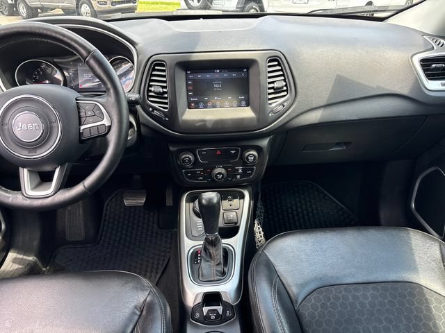 Used 2019 Jeep Compass Latitude w/ Cold Weather Group AWD/4WD image 10