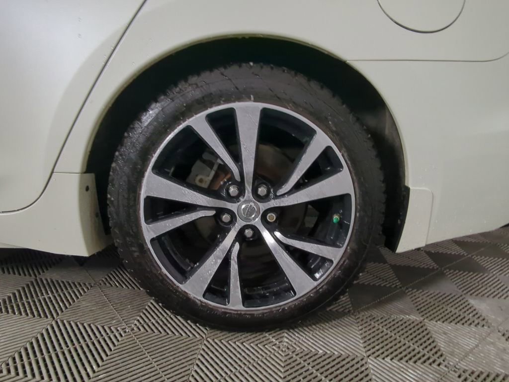 Used 2018 Nissan Maxima Platinum image 11