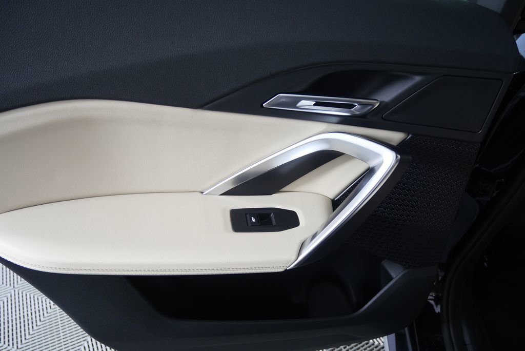 Used 2025 BMW X1 xDrive28i AWD/4WD image 12