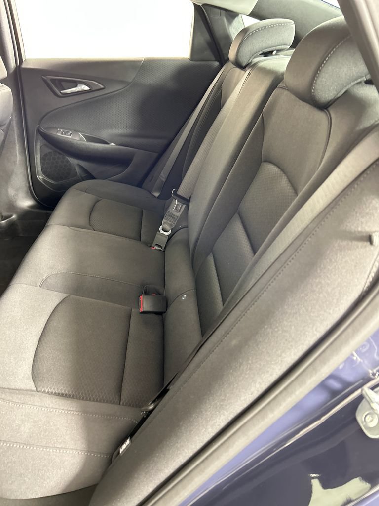 Used 2025 Chevrolet Malibu RS FWD image 17
