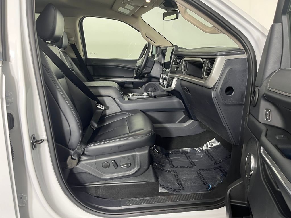 Used 2024 Ford Expedition XLT image 16