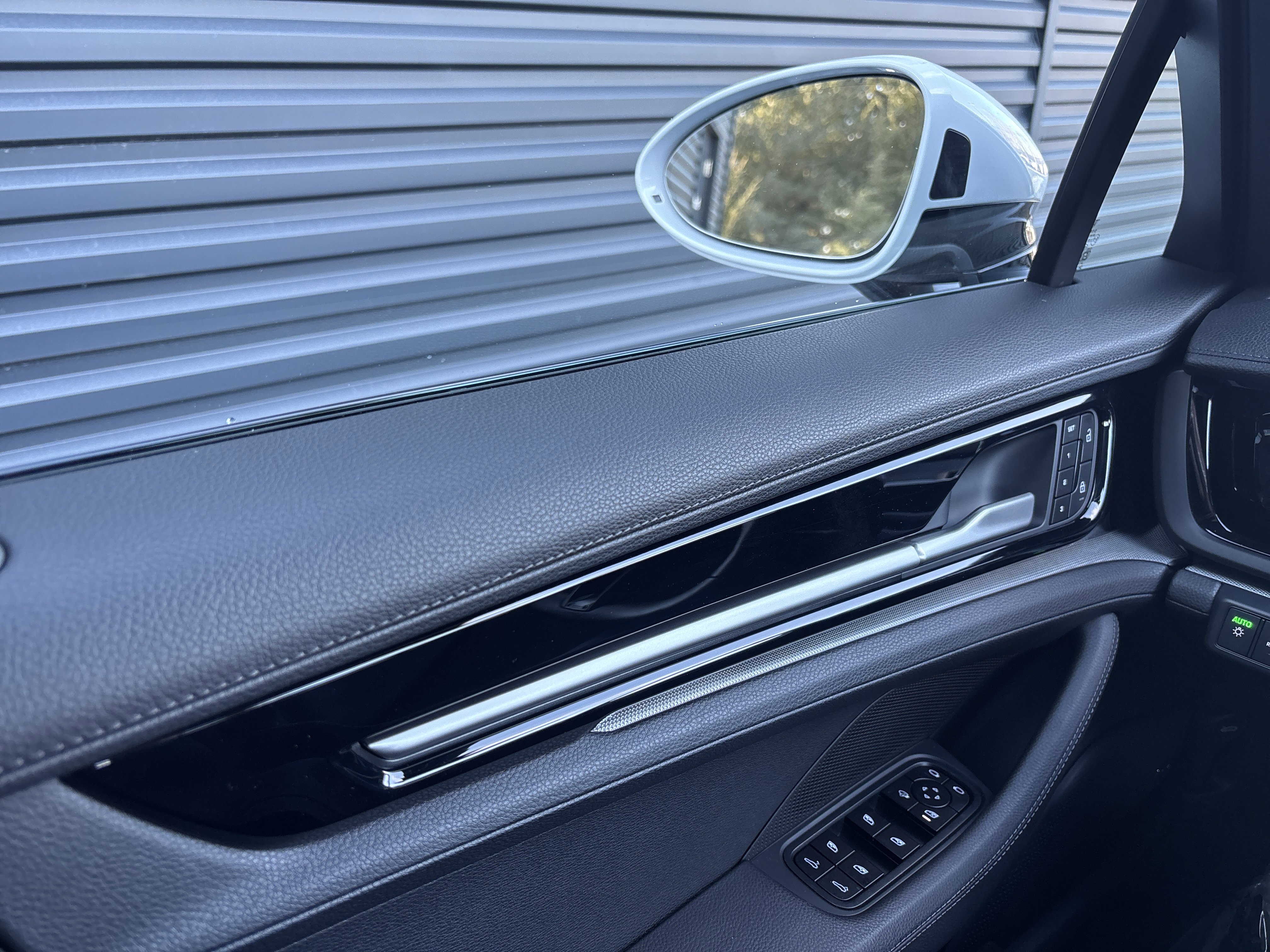 Certified 2024 Porsche Panamera image 25