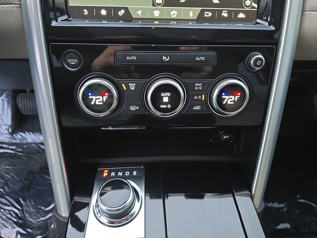Used 2017 Land Rover Discovery HSE image 17