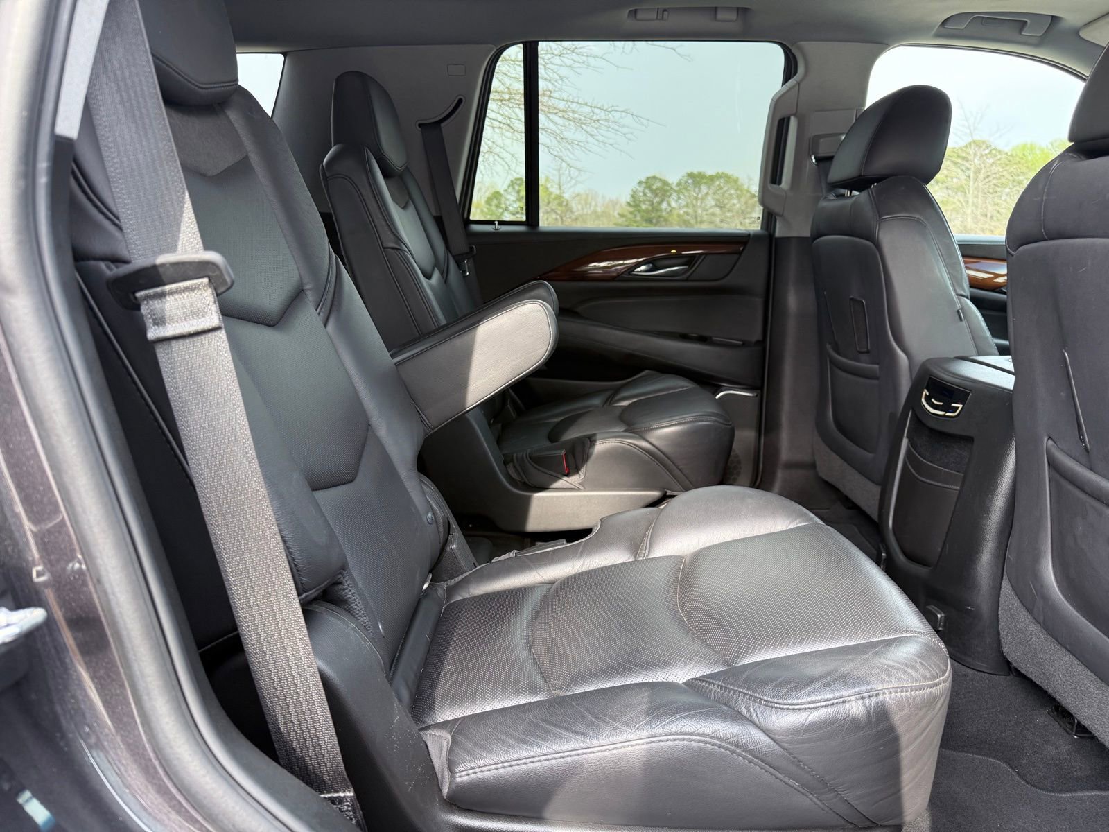 Used 2018 Cadillac Escalade Luxury image 39