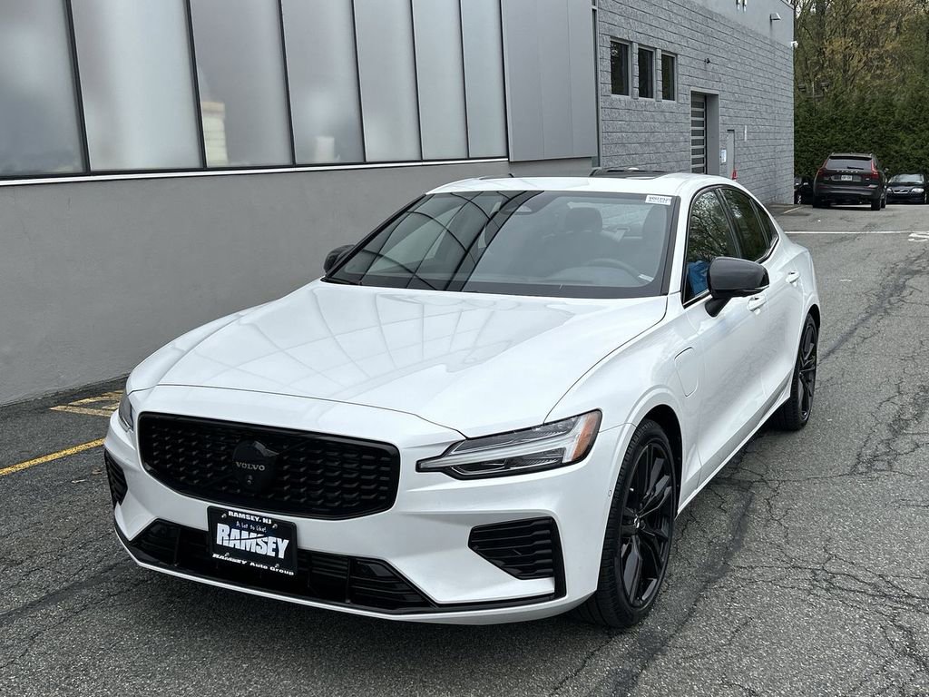 Certified 2025 Volvo S60 T8 Ultra AWD/4WD image 1