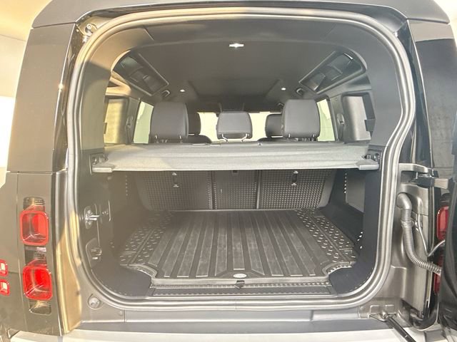 Used 2025 Land Rover Defender 110 S image 28
