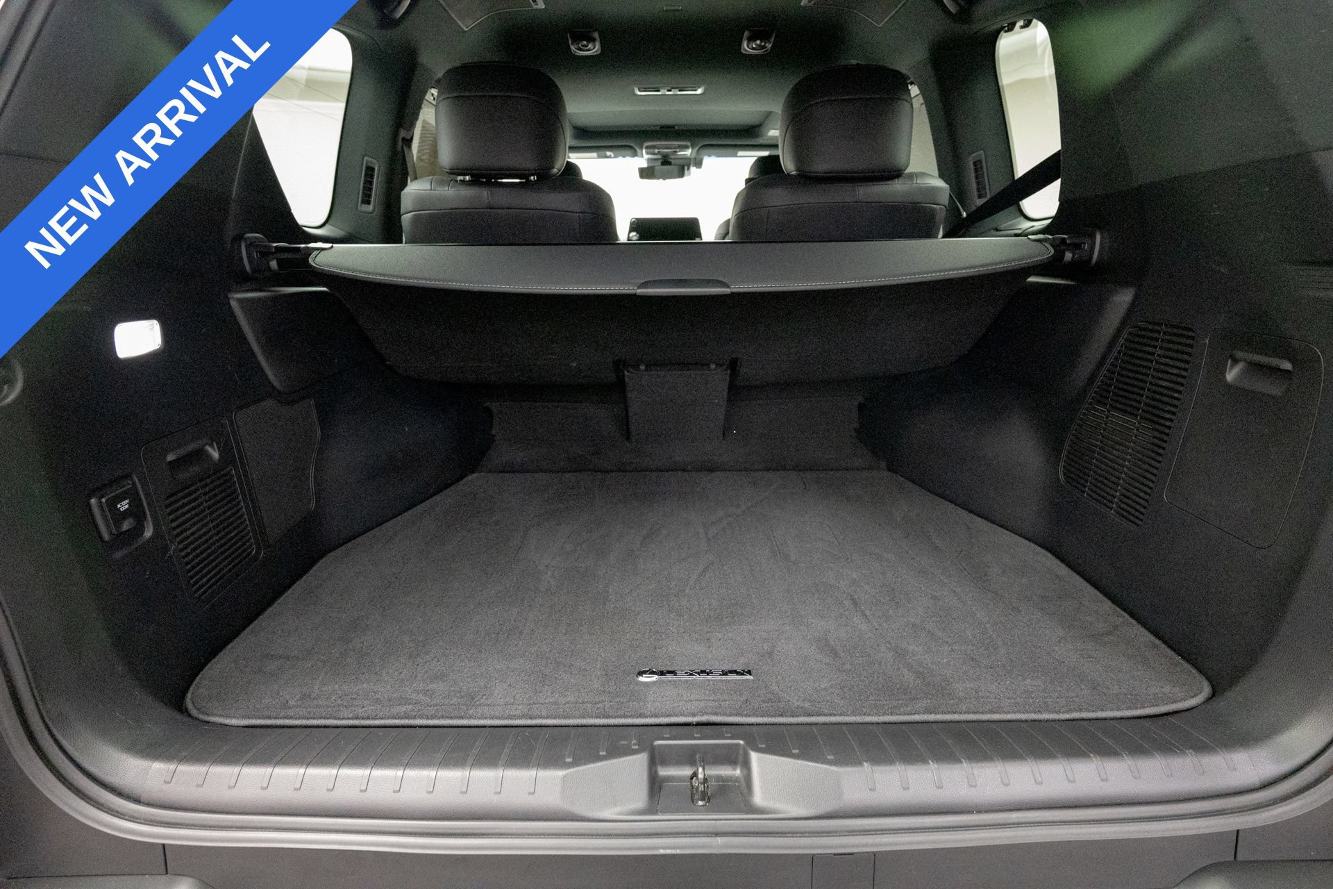 Used 2022 Lexus LX 600 4WD w/ Accessory Package (Z1) image 33