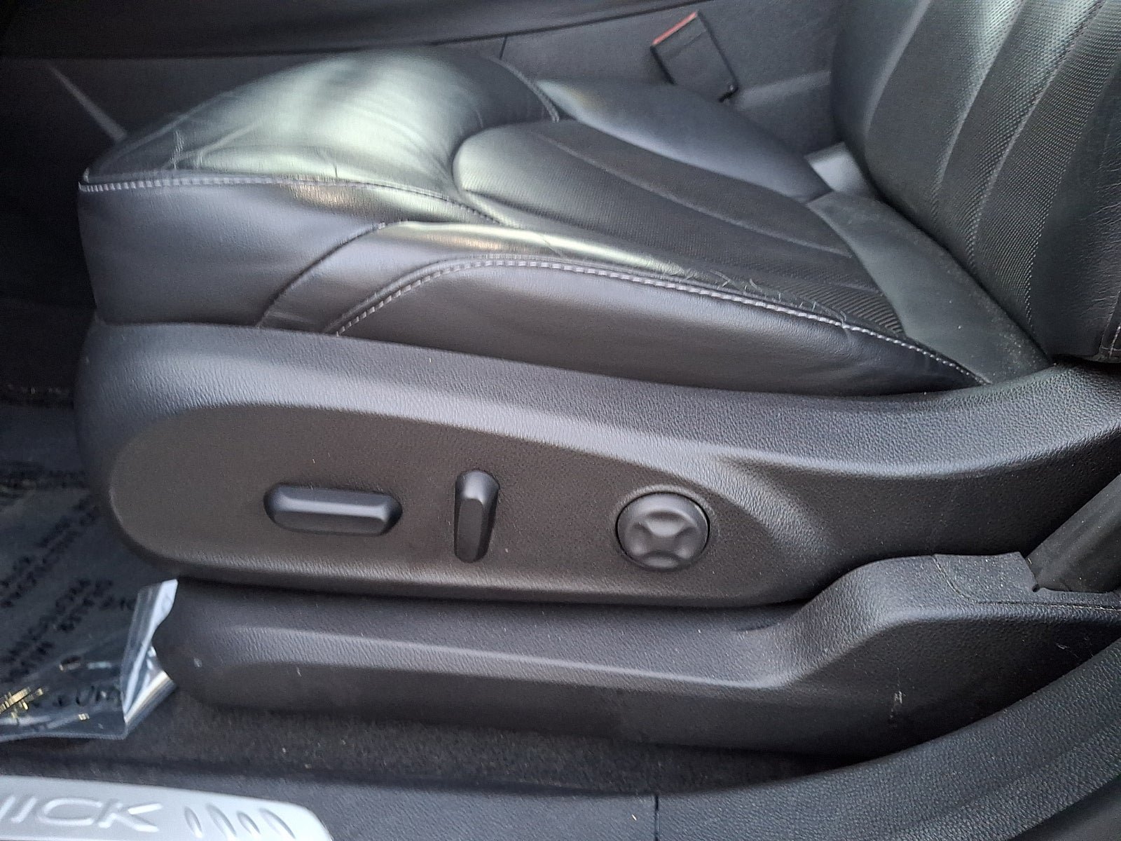 Certified 2019 Buick Envision Essence FWD image 15