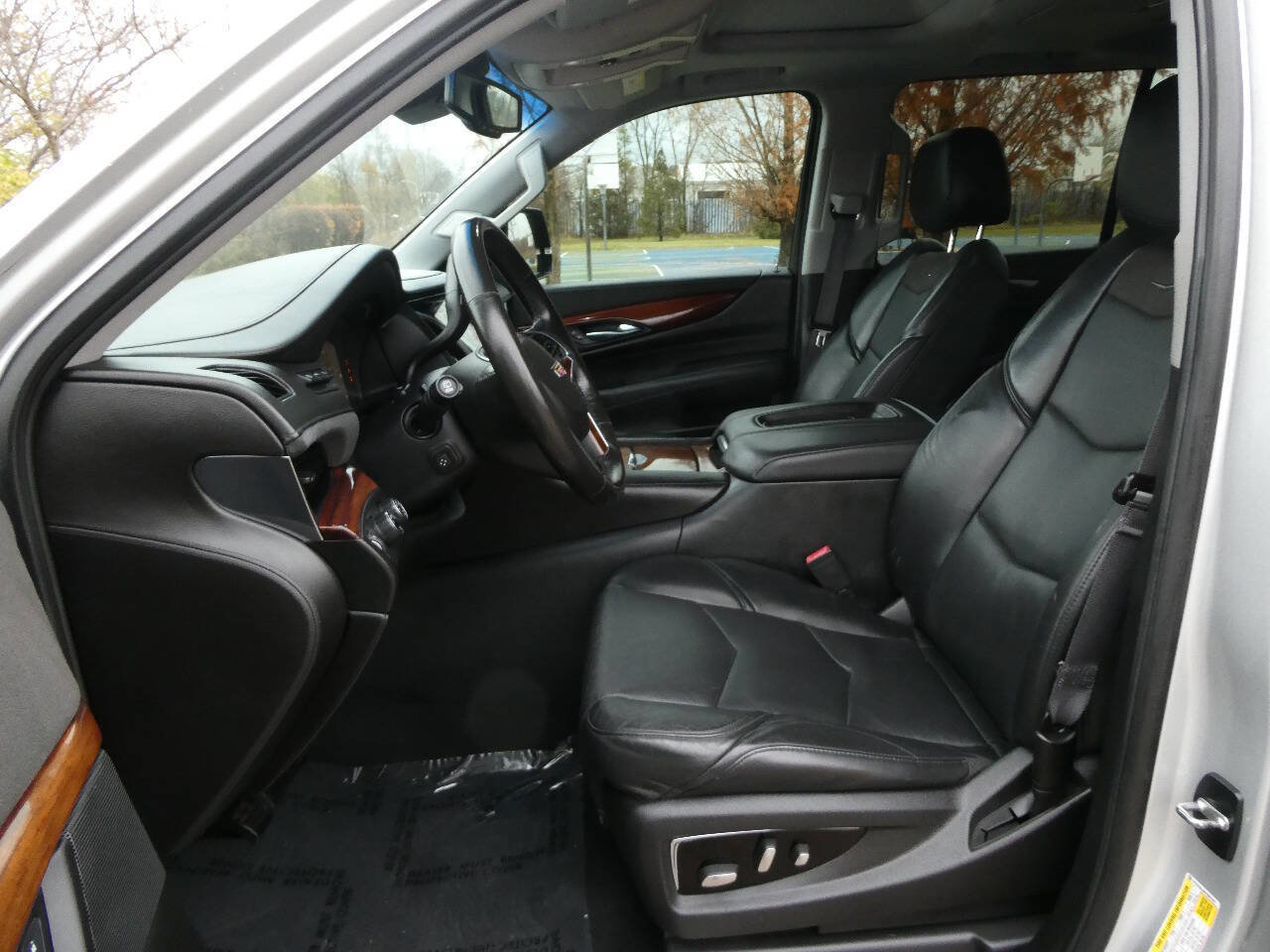 Used 2015 Cadillac Escalade ESV Luxury image 9