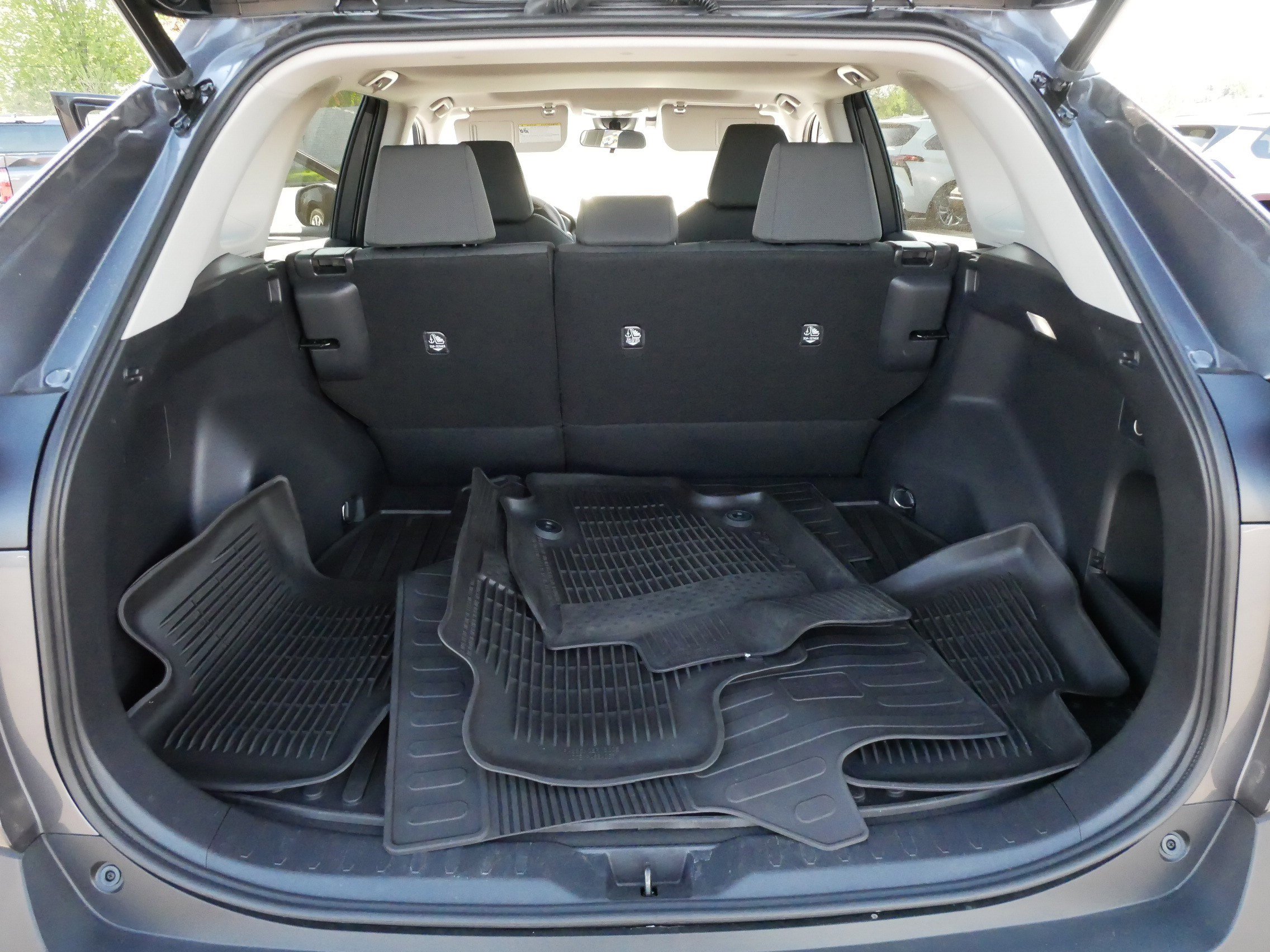 Used 2022 Toyota RAV4 XLE w/ Convenience Package AWD/4WD image 18