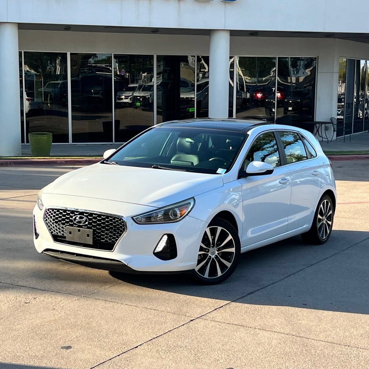 Used 2020 Hyundai Elantra GT w/ Style Package 02 FWD image 9