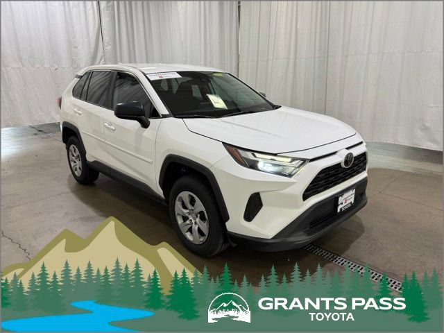 Used 2024 Toyota RAV4 LE AWD/4WD video 1