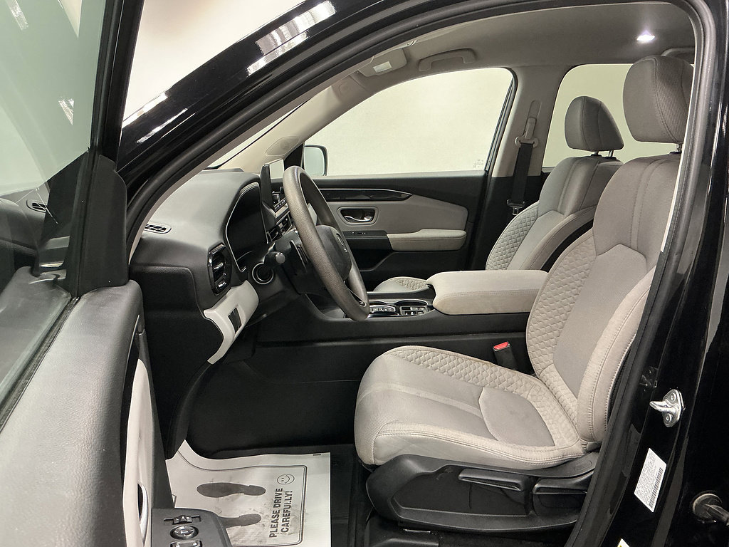 Used 2023 Honda Pilot LX image 8