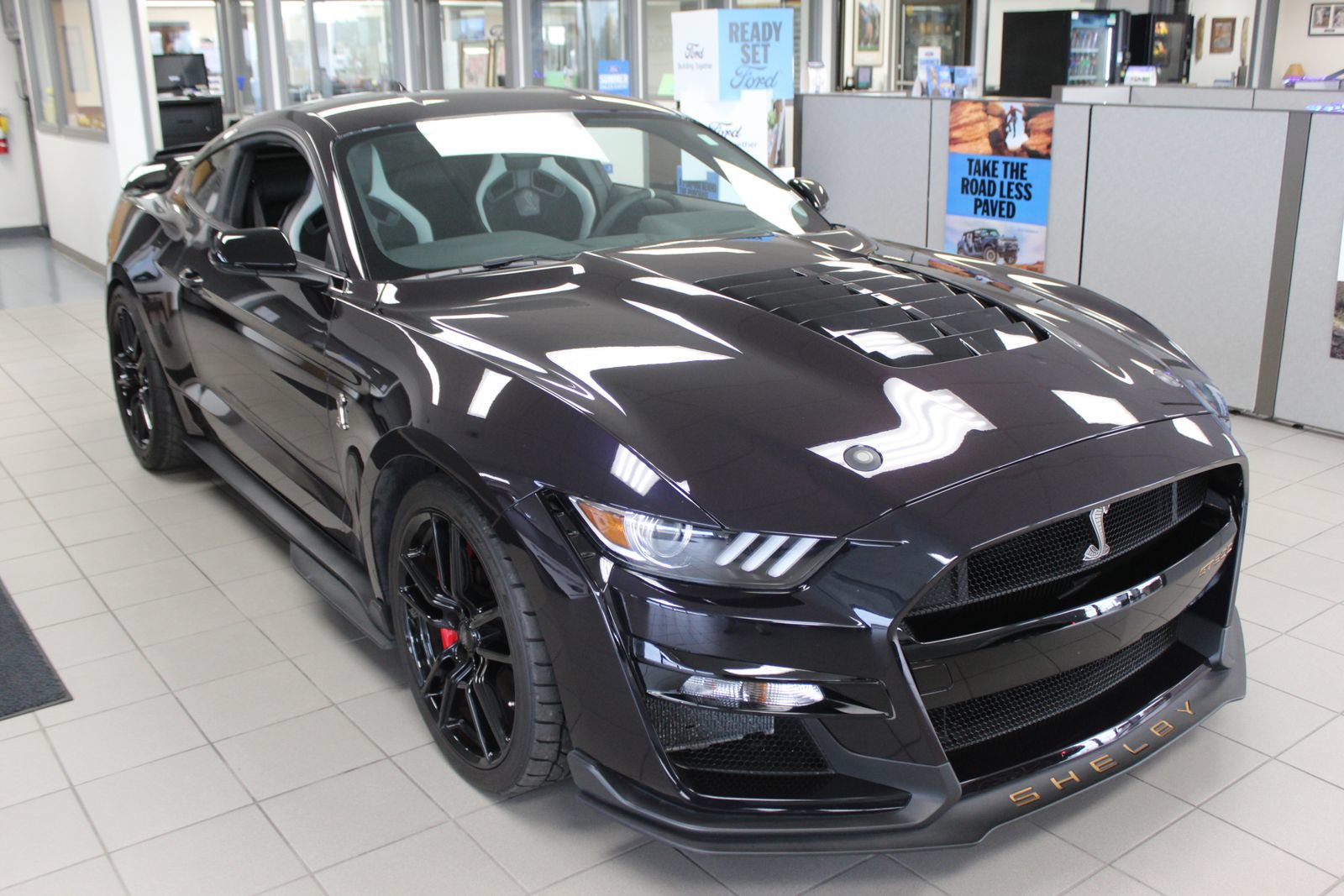 Used 2022 Ford Mustang Shelby GT500 w/ Technology Package RWD image 7