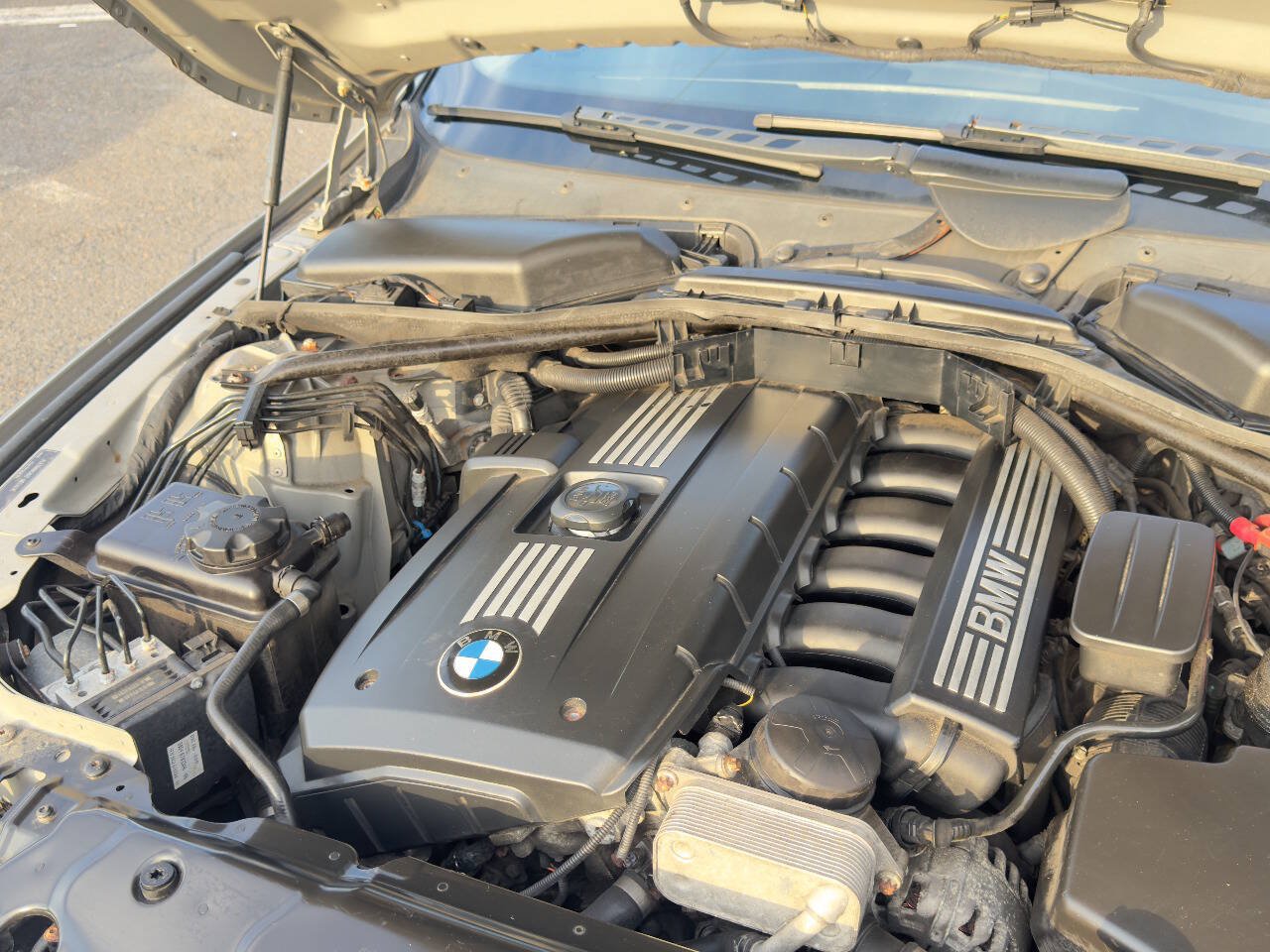 Used 2010 BMW 528i xDrive Sedan AWD/4WD image 19