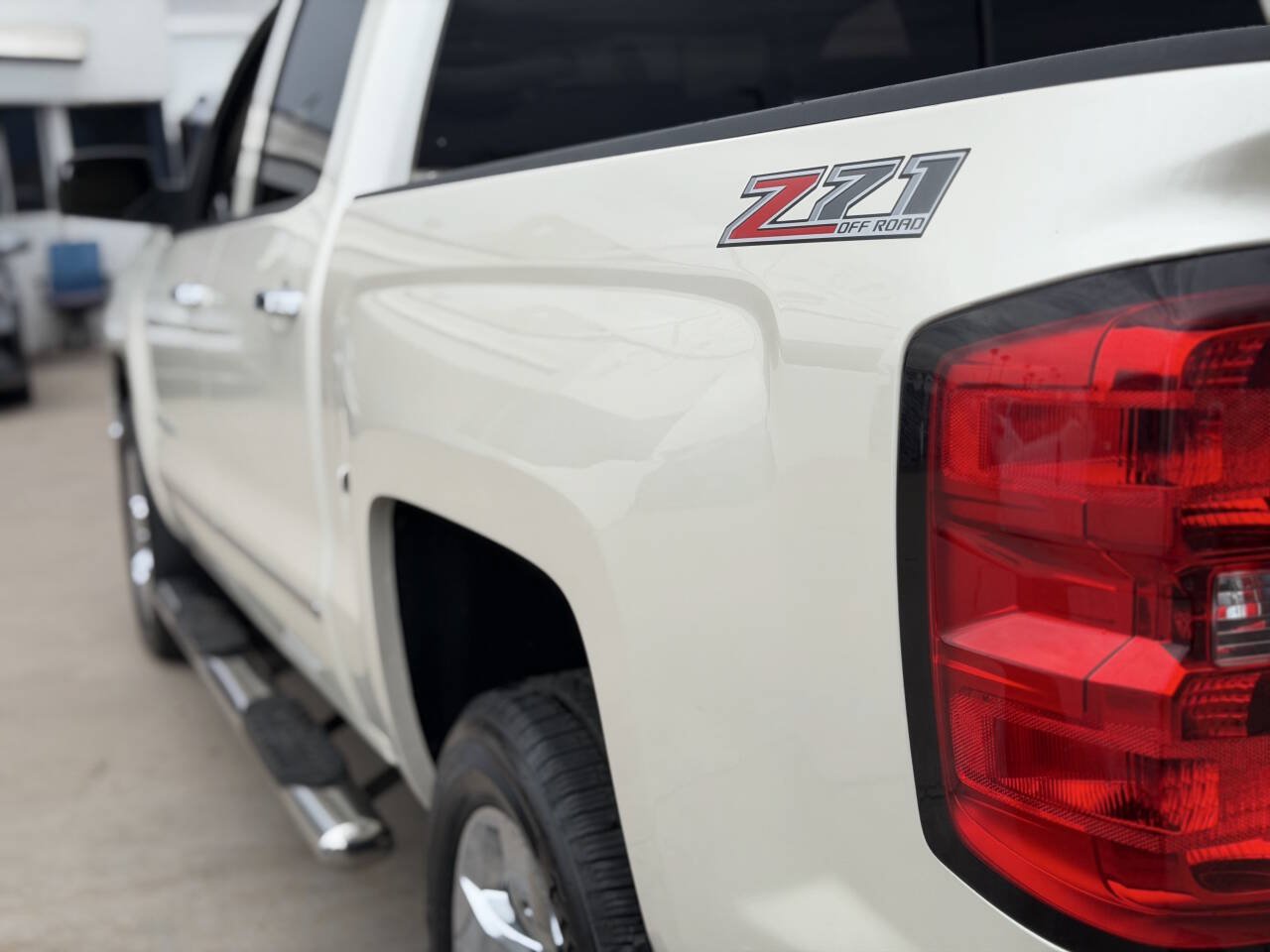 Used 2014 Chevrolet Silverado 1500 LTZ Z71 w/ LTZ Plus Package AWD/4WD image 9