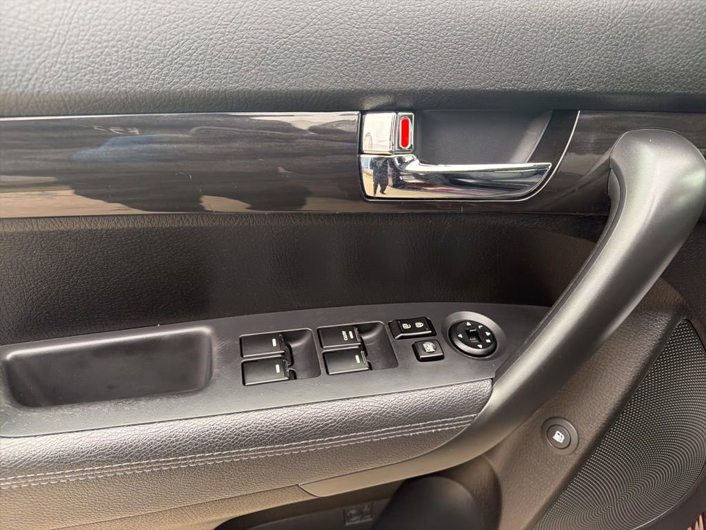 Used 2013 Kia Sorento LX image 13
