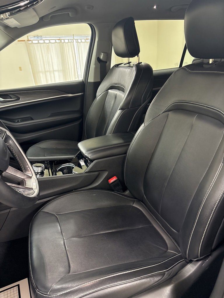 Used 2022 Jeep Grand Cherokee L Limited image 18