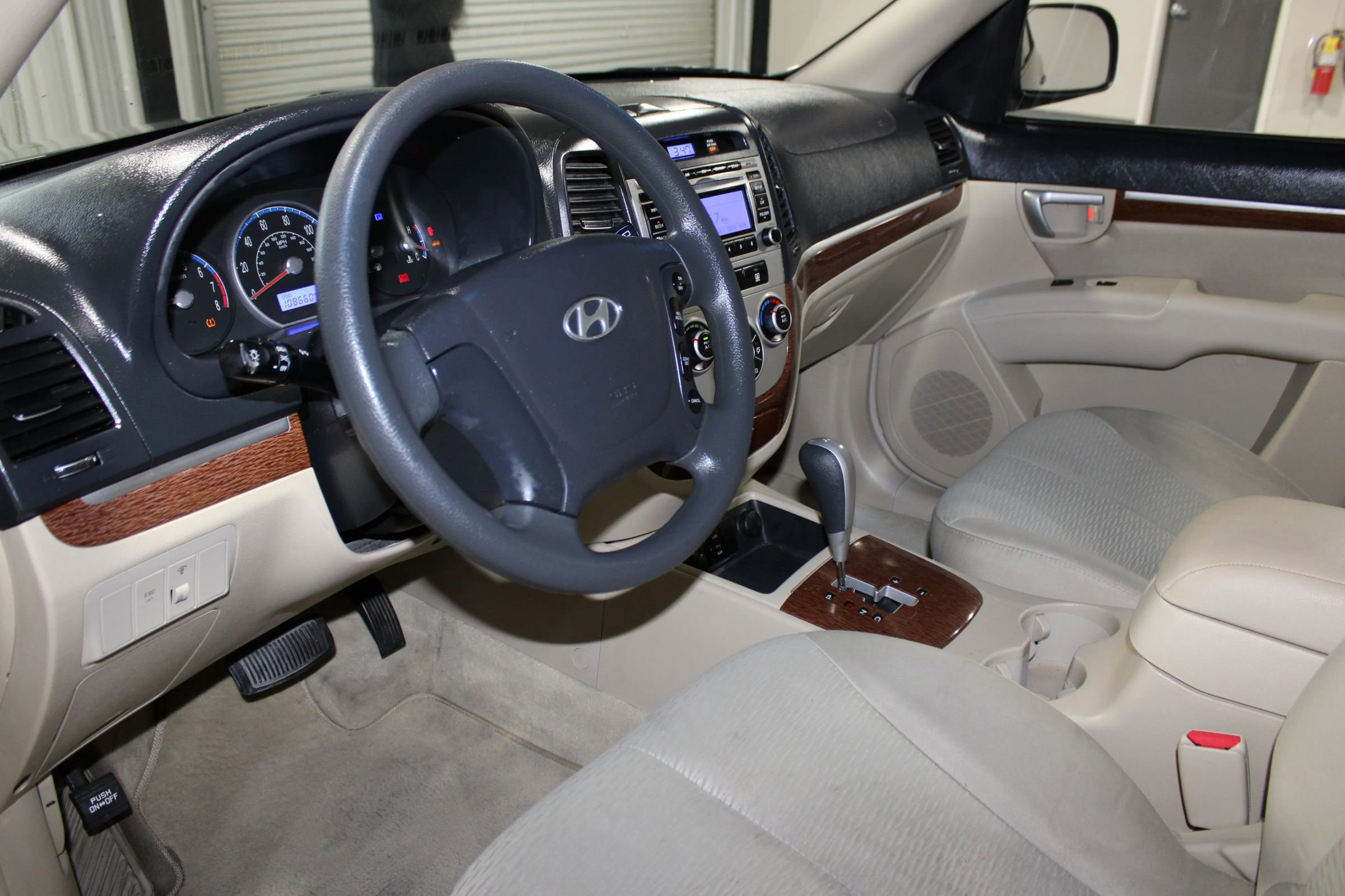 Used 2009 Hyundai Santa Fe GLS FWD image 17