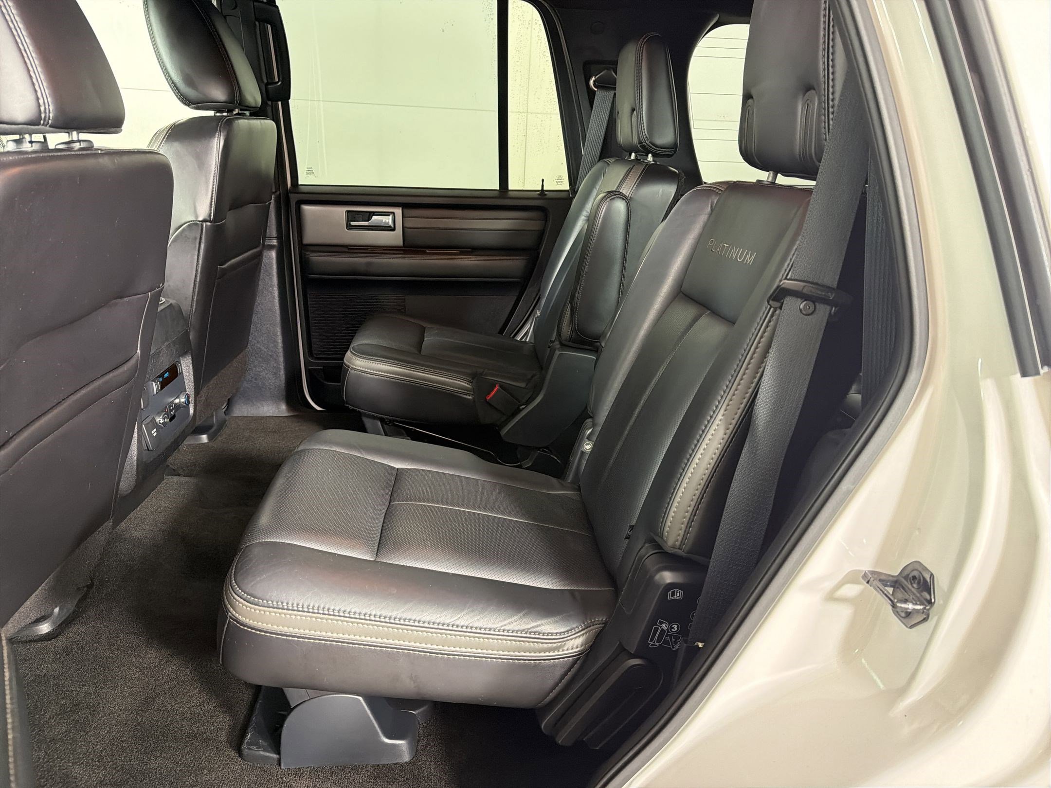 Used 2015 Ford Expedition Platinum image 15