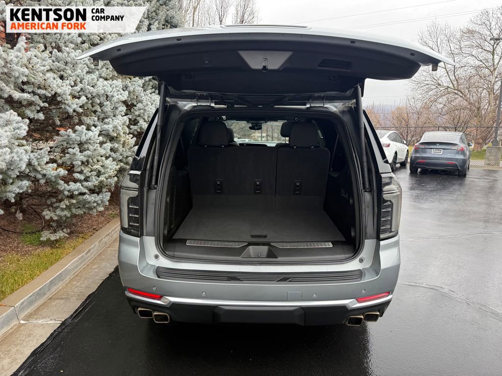 Used 2025 Chevrolet Suburban High Country image 40