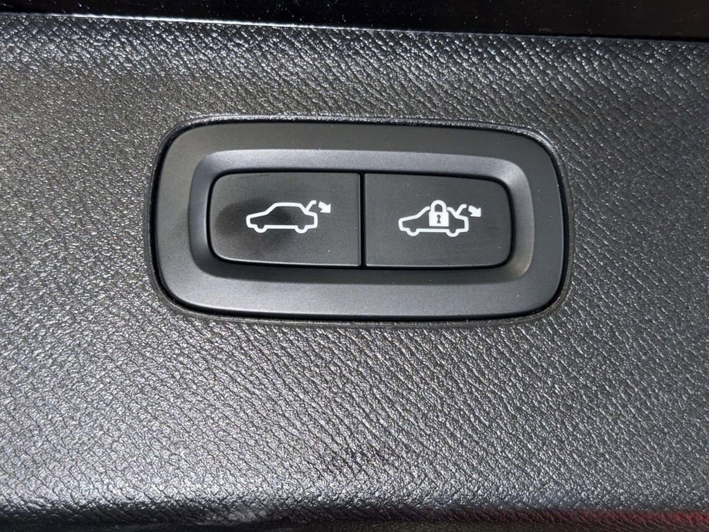 Used 2024 Volvo XC60 B5 Plus w/ Climate Package AWD/4WD image 18