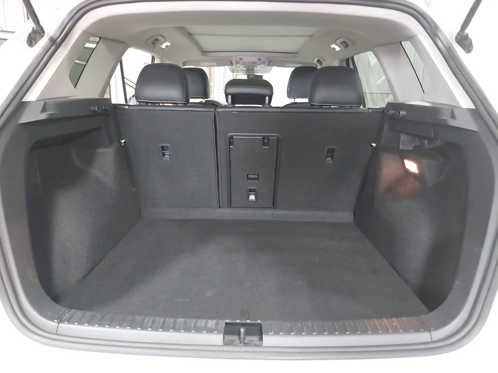 Used 2023 Volkswagen Taos SE w/ Panoramic Sunroof Package image 12