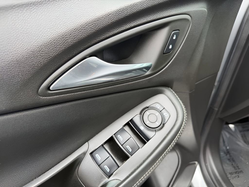 Used 2023 Buick Encore GX Preferred w/ Cold Weather Comfort Package image 17