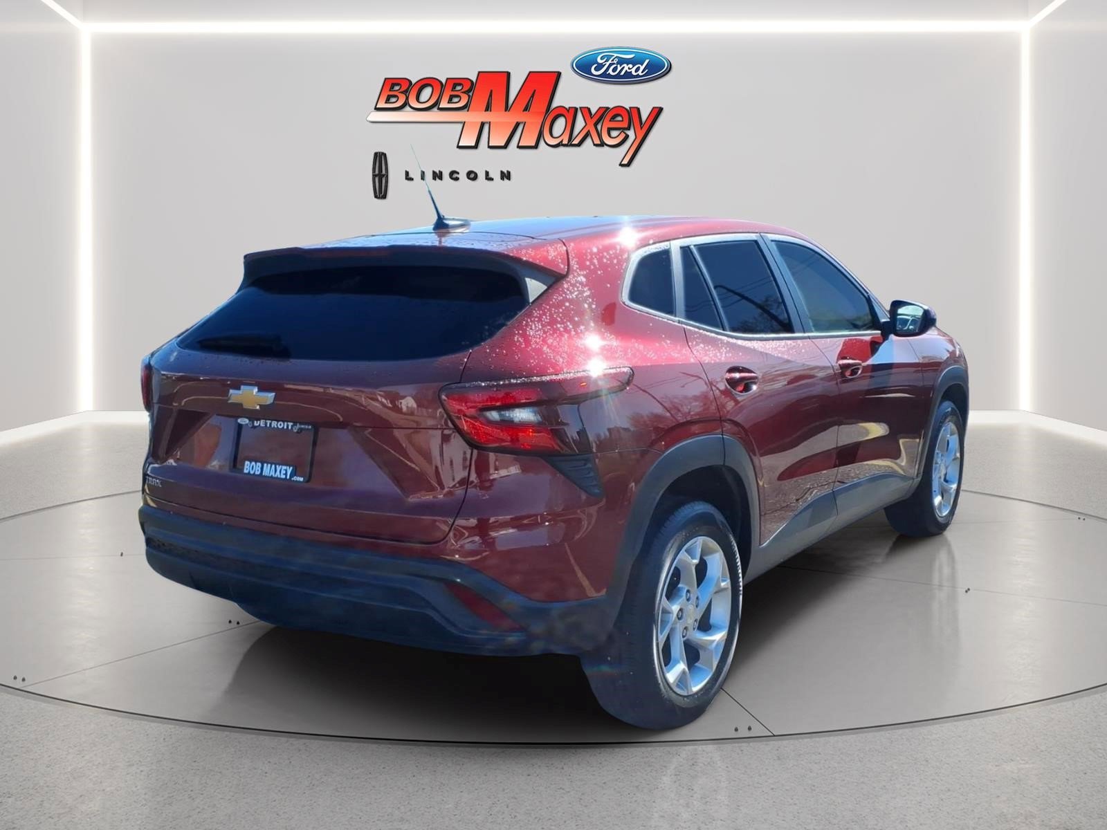 Used 2024 Chevrolet Trax LS w/ LS Convenience Package FWD image 4