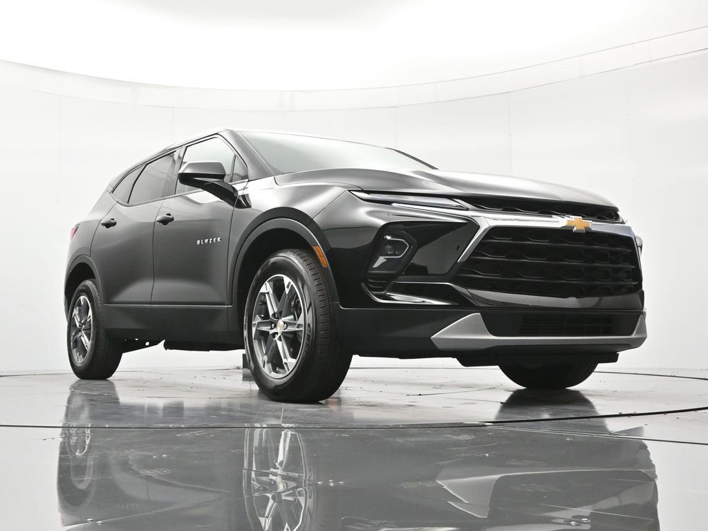 Used 2025 Chevrolet Blazer LT image 38