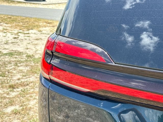 Used 2022 Chrysler Pacifica Touring-L w/ S Appearance Package FWD image 9