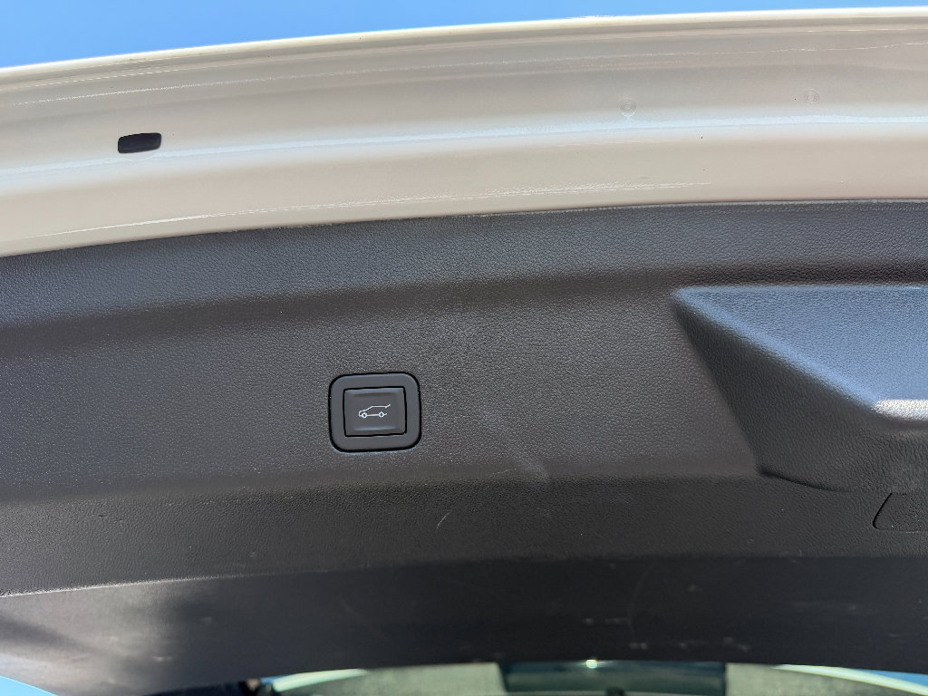 Used 2025 Chevrolet Suburban Z71 AWD/4WD image 13