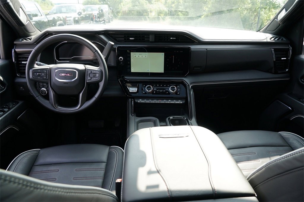 Used 2025 GMC Sierra 2500 AT4X image 25