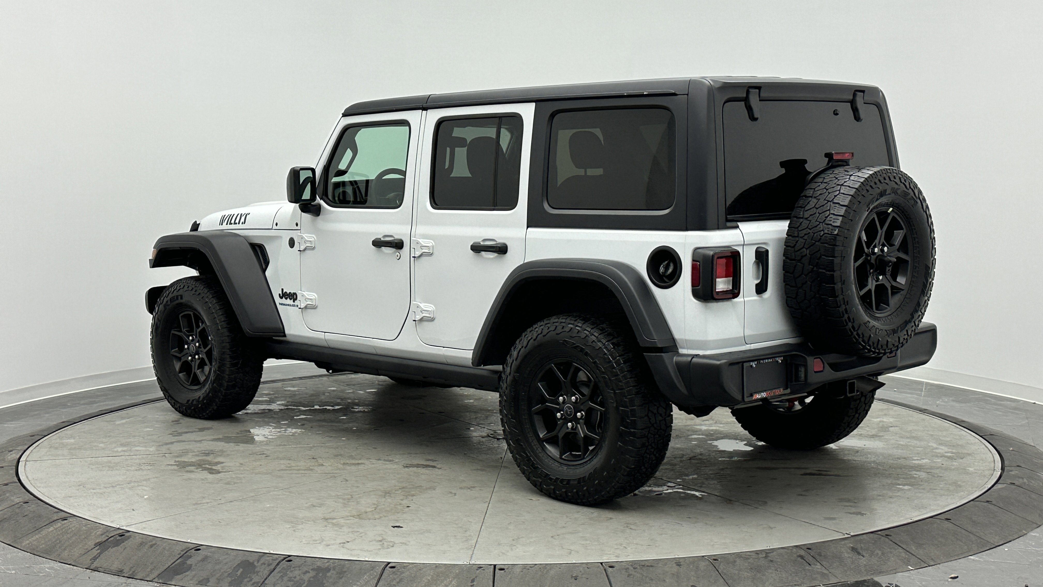 Used 2025 Jeep Wrangler Willys image 6