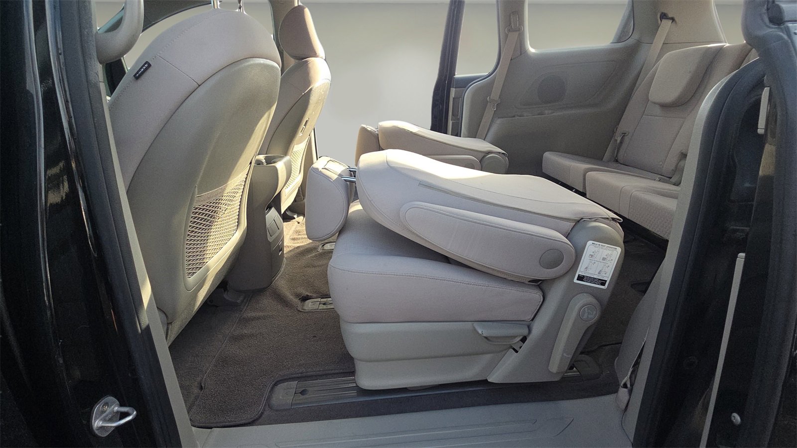 Used 2018 Kia Sedona L image 21