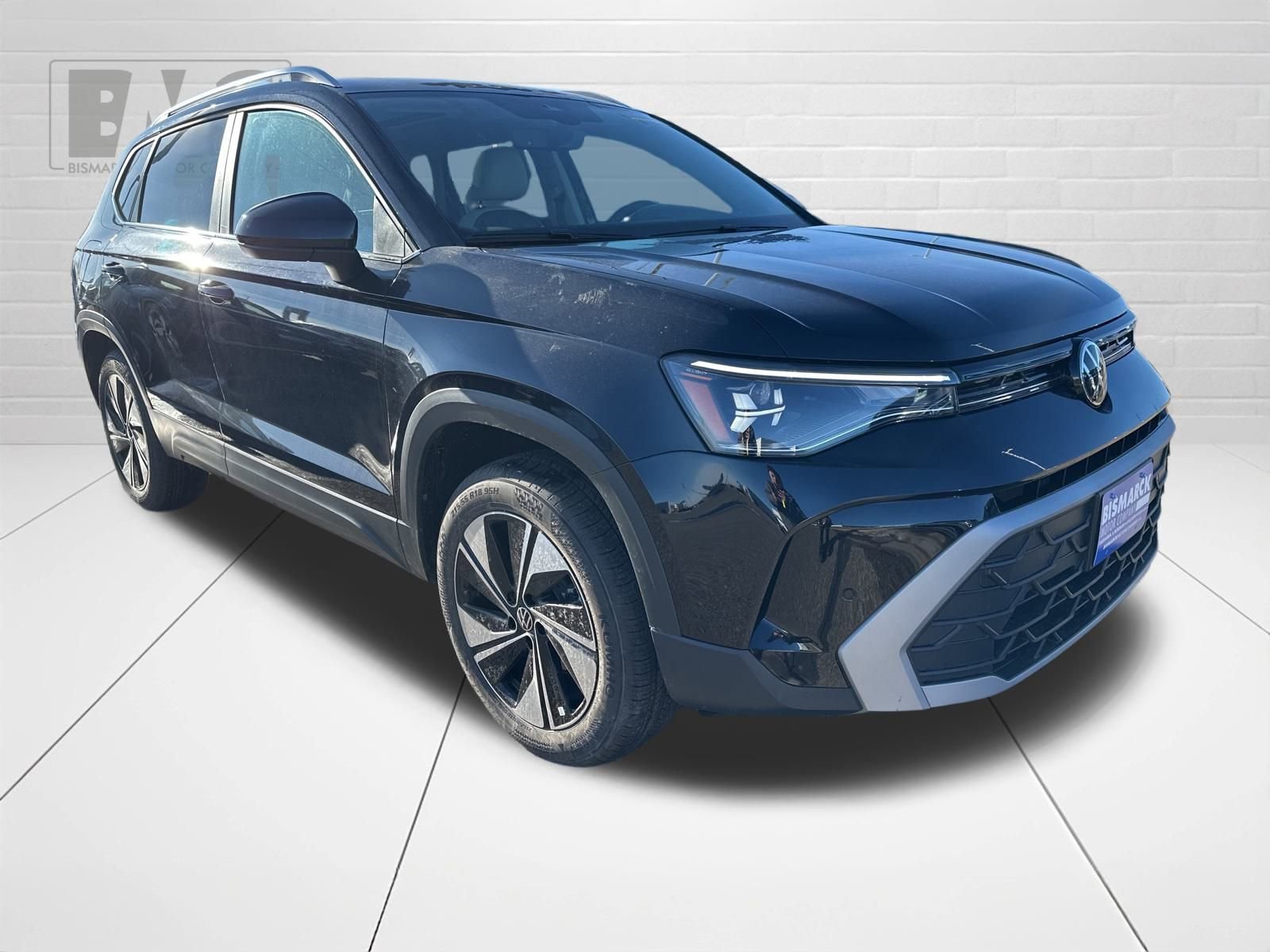 New 2026 Volkswagen Taos SE image 3