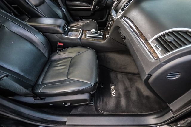 Used 2015 Chrysler 300 C RWD image 59