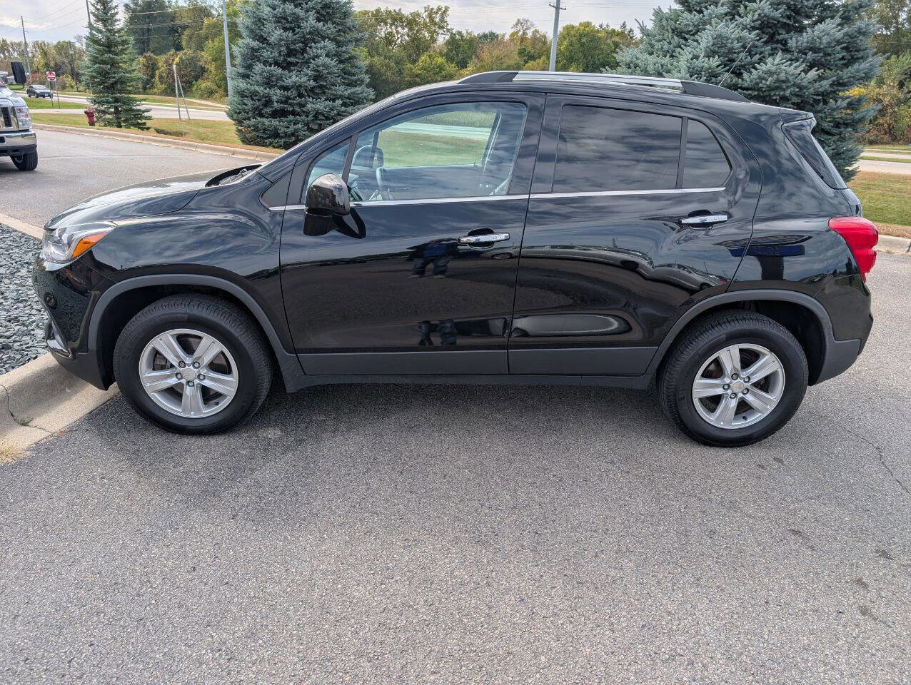 Used 2017 Chevrolet Trax LT w/ LT Convenience Package image 6