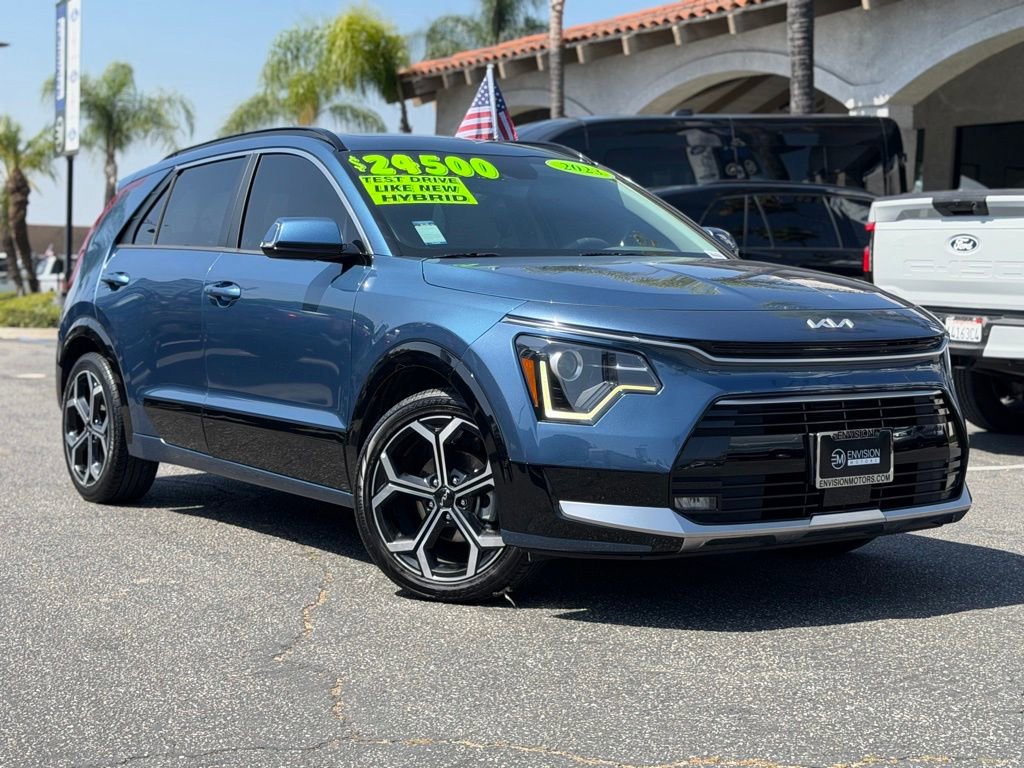 Used 2023 Kia Niro EX Touring FWD image 3