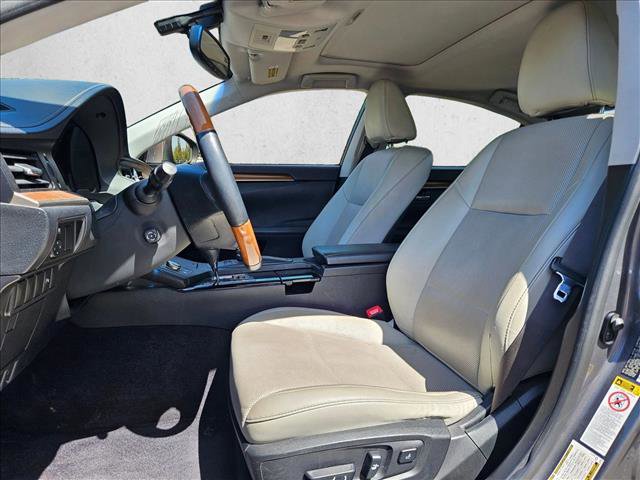 Used 2015 Lexus ES 300h w/ Premium Package w/Bamboo Trim FWD image 11