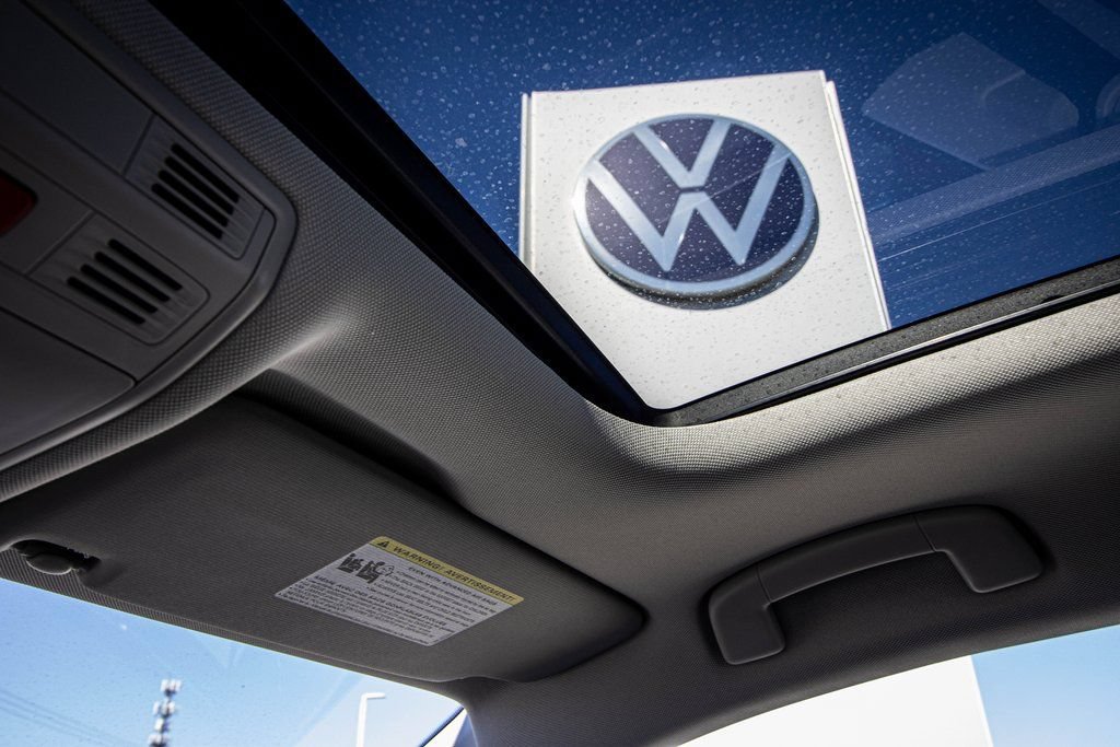 New 2026 Volkswagen Jetta SE FWD image 2