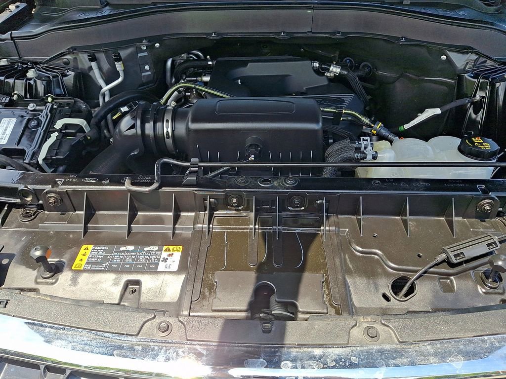 Used 2020 Ford Explorer XLT AWD/4WD image 27