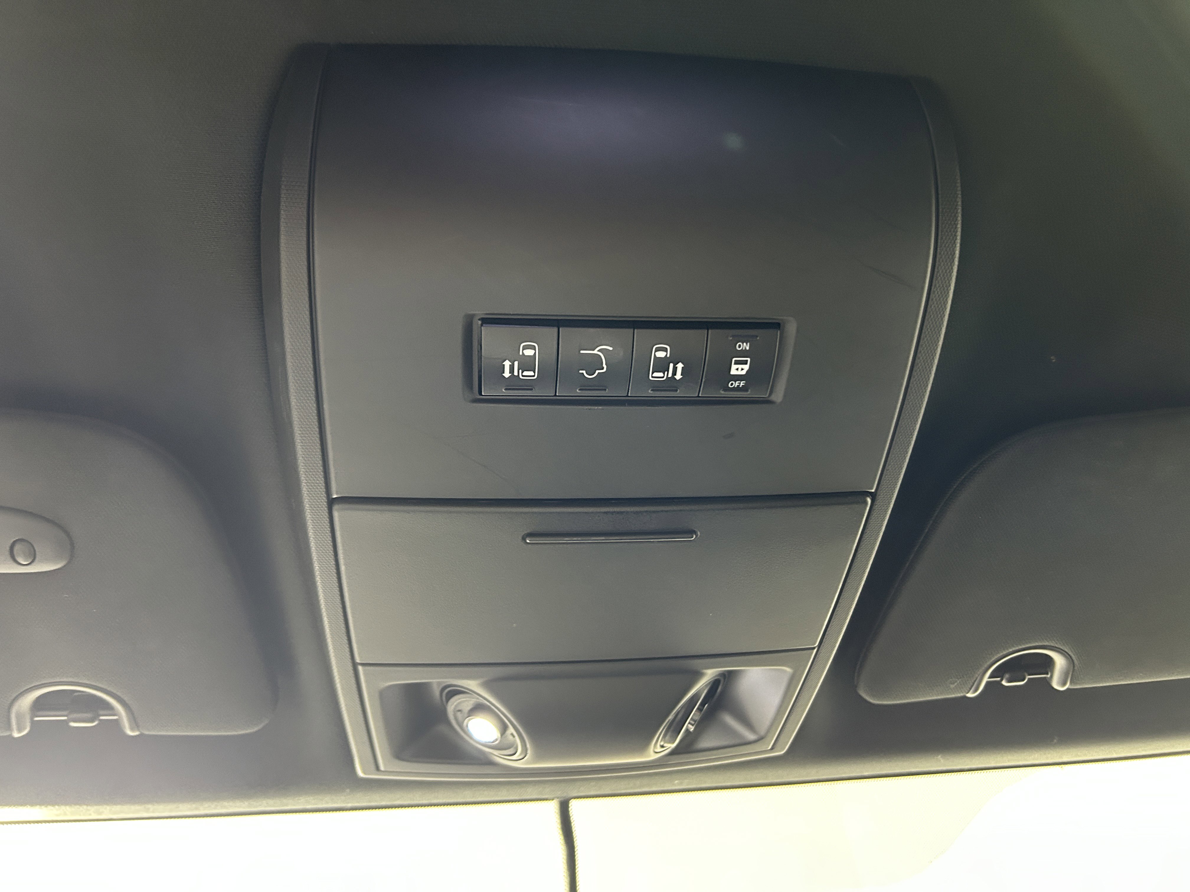 Used 2017 Dodge Grand Caravan GT image 23