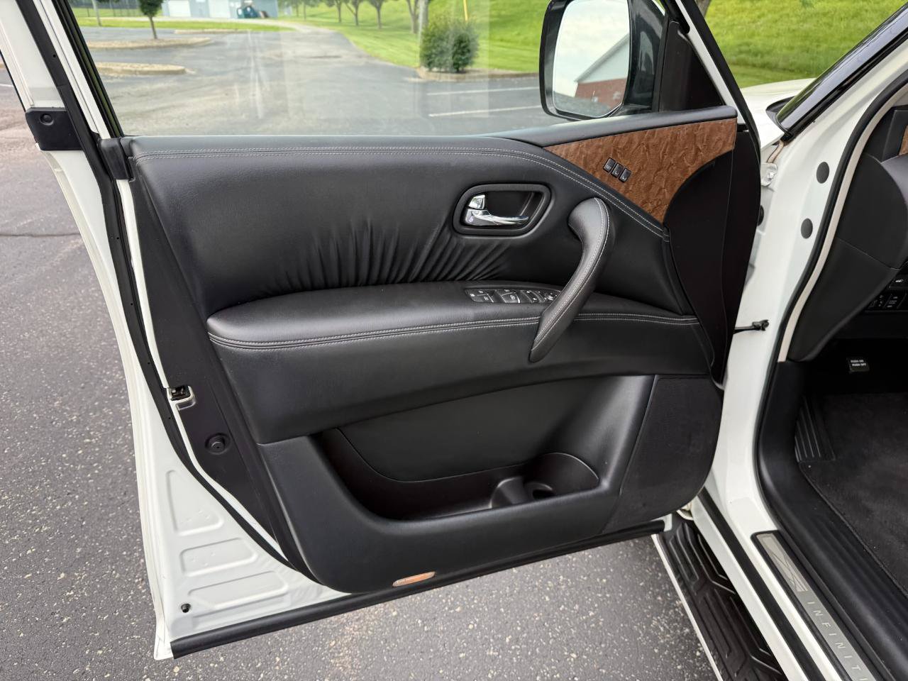 Used 2016 INFINITI QX80 2WD image 9