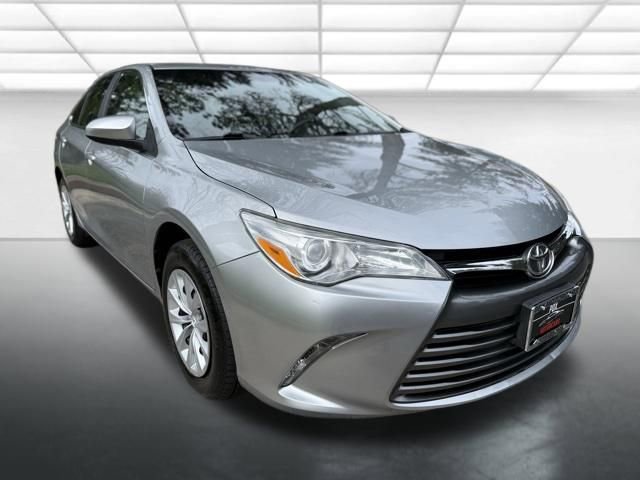 Used 2017 Toyota Camry LE image 3