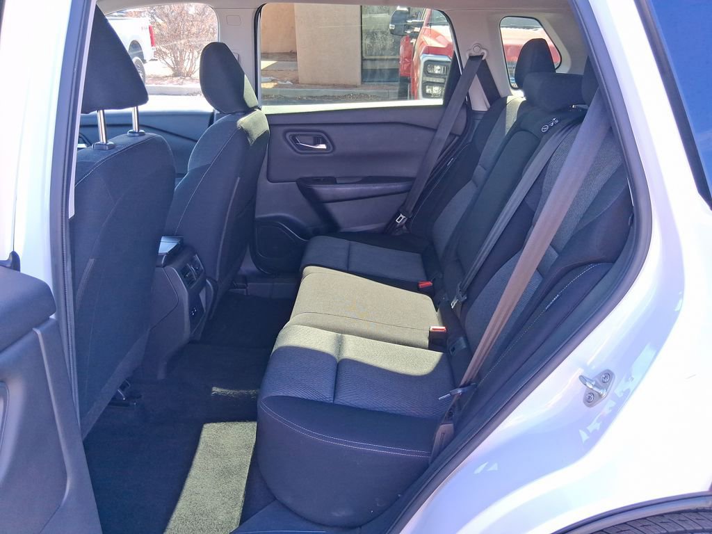 Used 2024 Nissan Rogue SV image 23