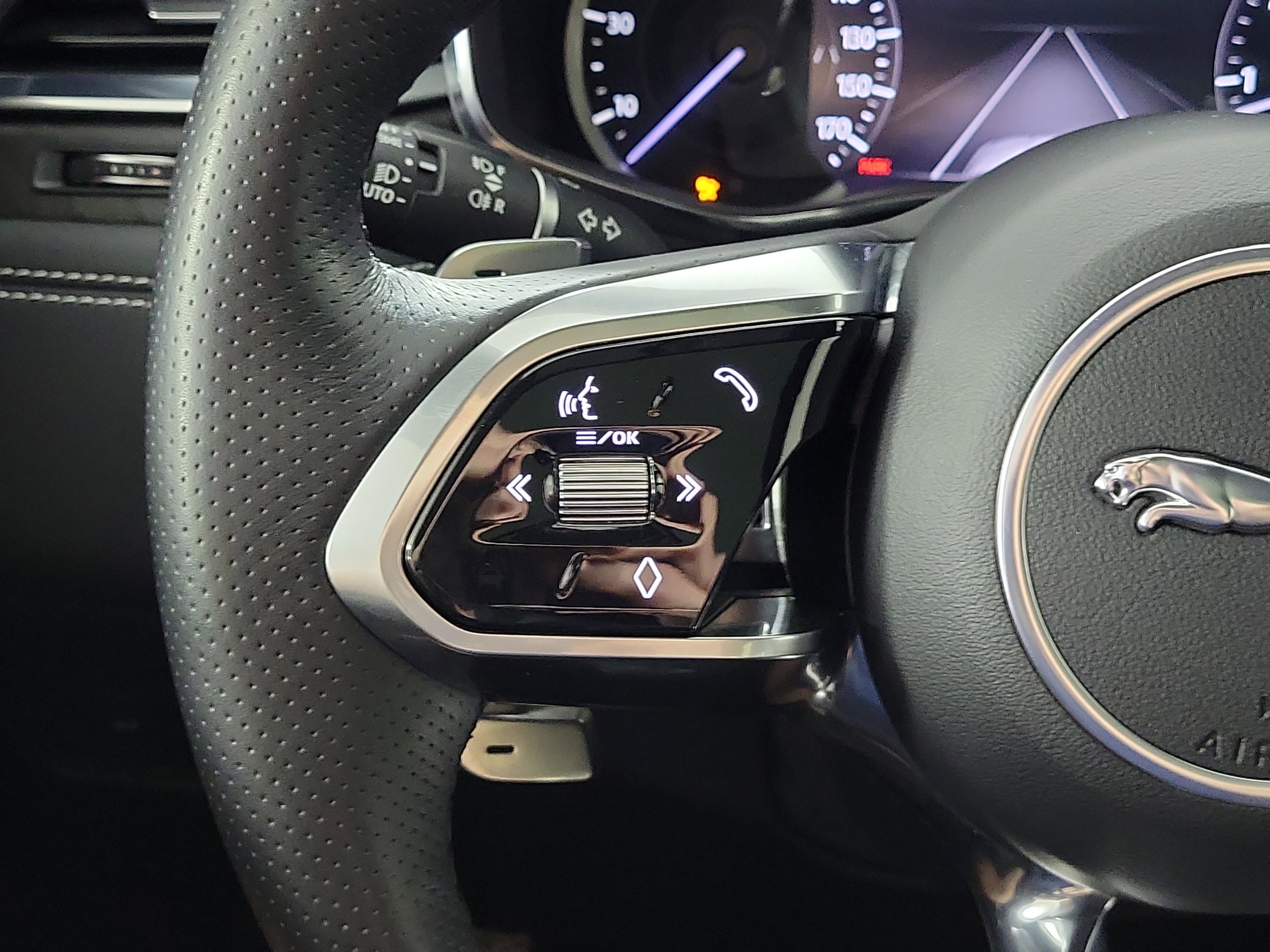 Used 2023 Jaguar F-PACE R-Dynamic S AWD/4WD image 13